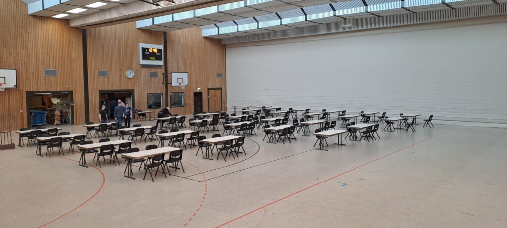 Der Turniersaal während des Aufbaus.