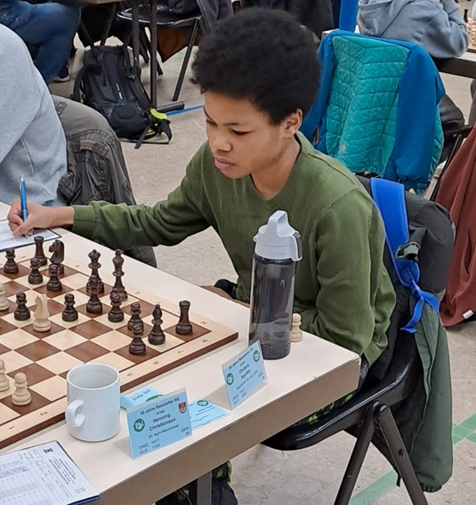 Knackt die 2000 Elo: Chidera Aguike beim 50-Jahre-Open der Raisdorfer Schachgemeinschaft.